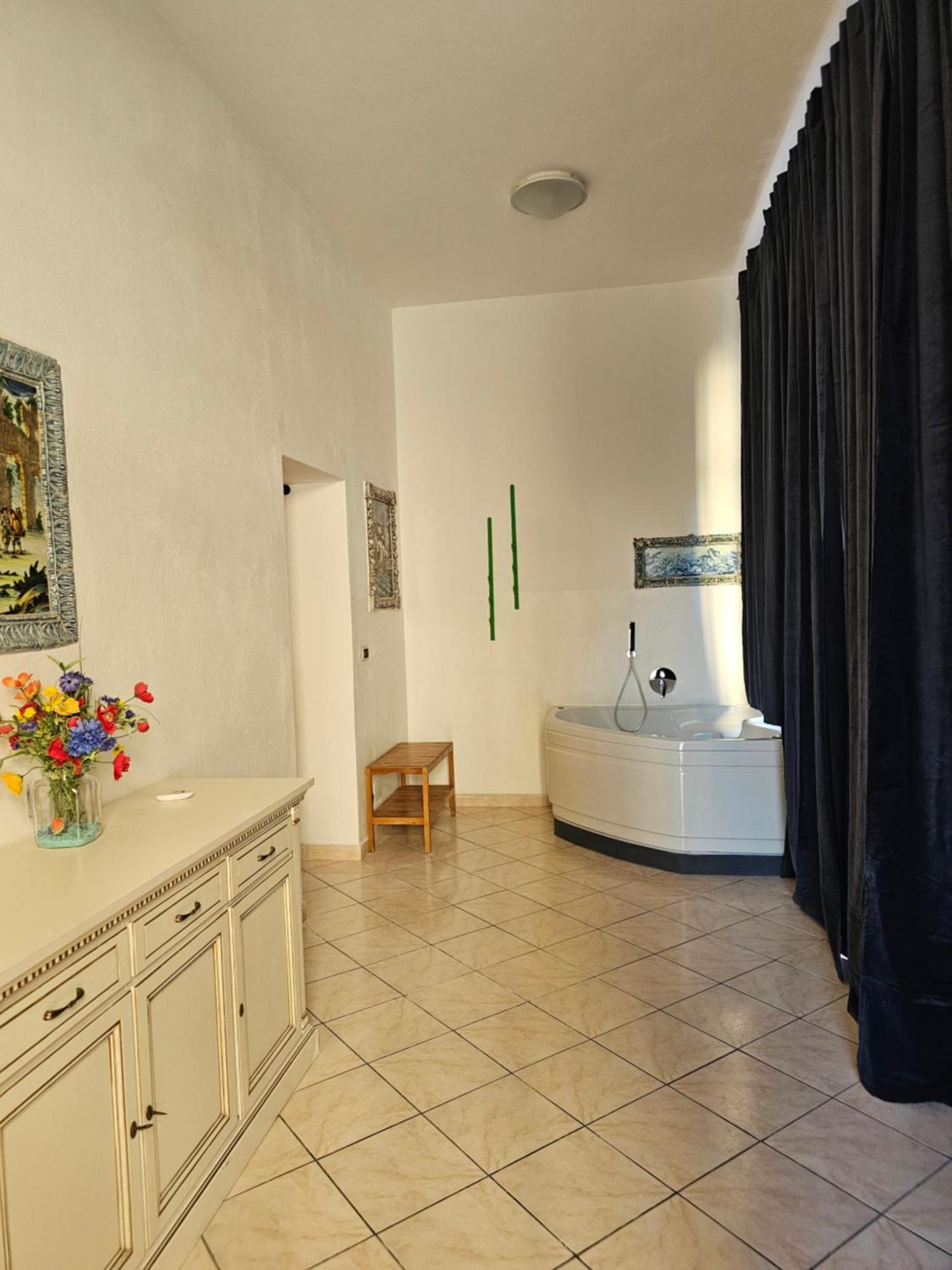 Casa Atena, Spaziosa, Romantica Con Idromassaggio Privato Varazze Exterior foto